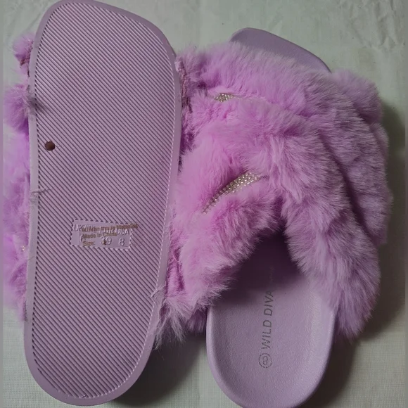 Ladies Slippers - Picture 2 of 3